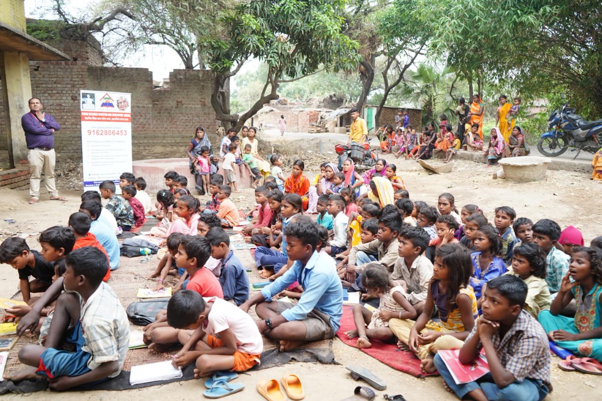 FoundationBread's tweet photo. आज BREAD Foundation  कुर्किहार महादलित टोला और  पूरा मोड़ पर  शिक्षा शिविर का शुभआरंभ किया  जिस्में  गरीब बच्चों को अध्ययन सामग्री नोट बुक, पेंसिल, किताब,सिलेट आदि वितरित किया गया, करीब 200 से ज्यादा बच्चे और उनके माता-पिता को इस शिविर से लाभ हुआ https://t.co/wA25H9ye8X