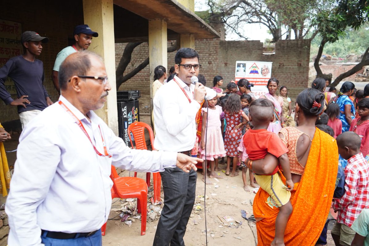 FoundationBread's tweet photo. आज BREAD Foundation  कुर्किहार महादलित टोला और  पूरा मोड़ पर  शिक्षा शिविर का शुभआरंभ किया  जिस्में  गरीब बच्चों को अध्ययन सामग्री नोट बुक, पेंसिल, किताब,सिलेट आदि वितरित किया गया, करीब 200 से ज्यादा बच्चे और उनके माता-पिता को इस शिविर से लाभ हुआ https://t.co/wA25H9ye8X