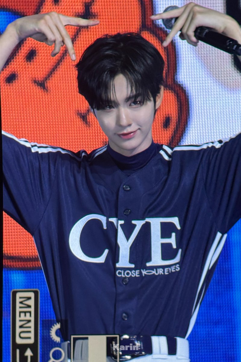 250524 팬미팅

🐱🐱🐱

#김성민 #KIMSUNGMIN #CLOSEYOUREYES #클로즈유어아이즈 #클유아