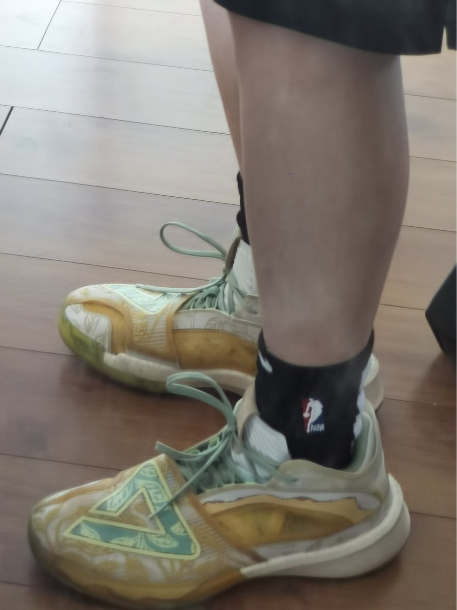 datouming1's tweet photo. 篮球鞋大三角帅帅的 https://t.co/uKtRWP9eHJ