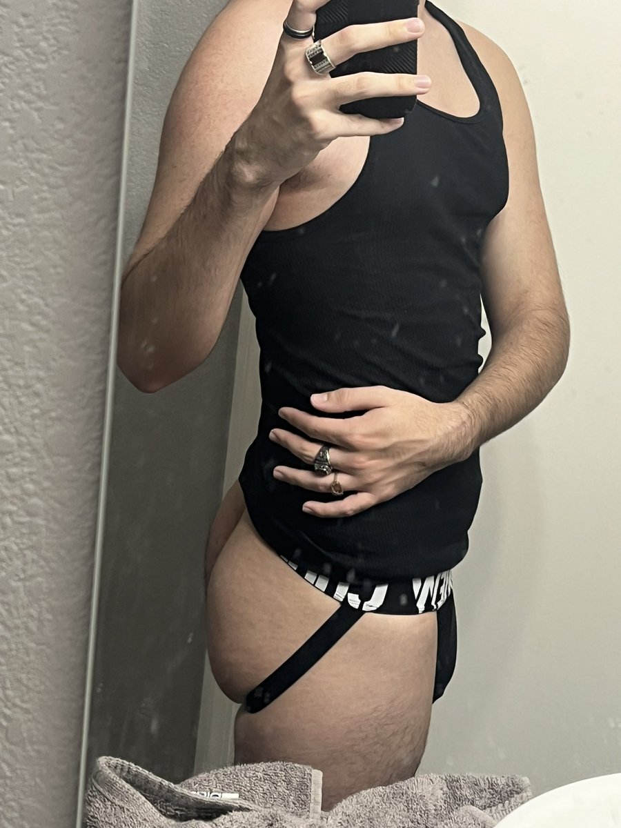ItIs_jojo's tweet photo. Never posted when i first got my jockstraps so here it is

#gay #gayteen #gaysex #teen #bulge #jockstrap #ass https://t.co/t9BjFnovl7