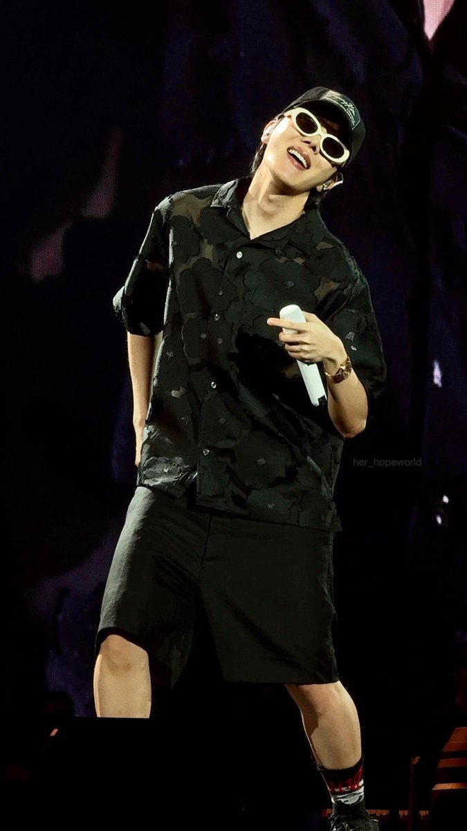 Soundcheck Taipei D-2

- Sweet Dreams
- Just Dance
- Daydream 

#HOPE_ON_THE_STAGE_TOUR_Taipei