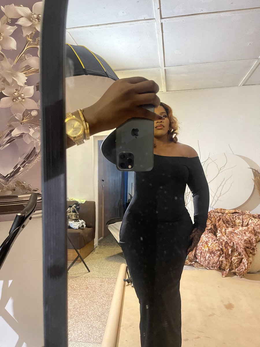 TheekVeee's tweet photo. Happy Birthday Lady Anon 🥰 https://t.co/5UUY5YquV0