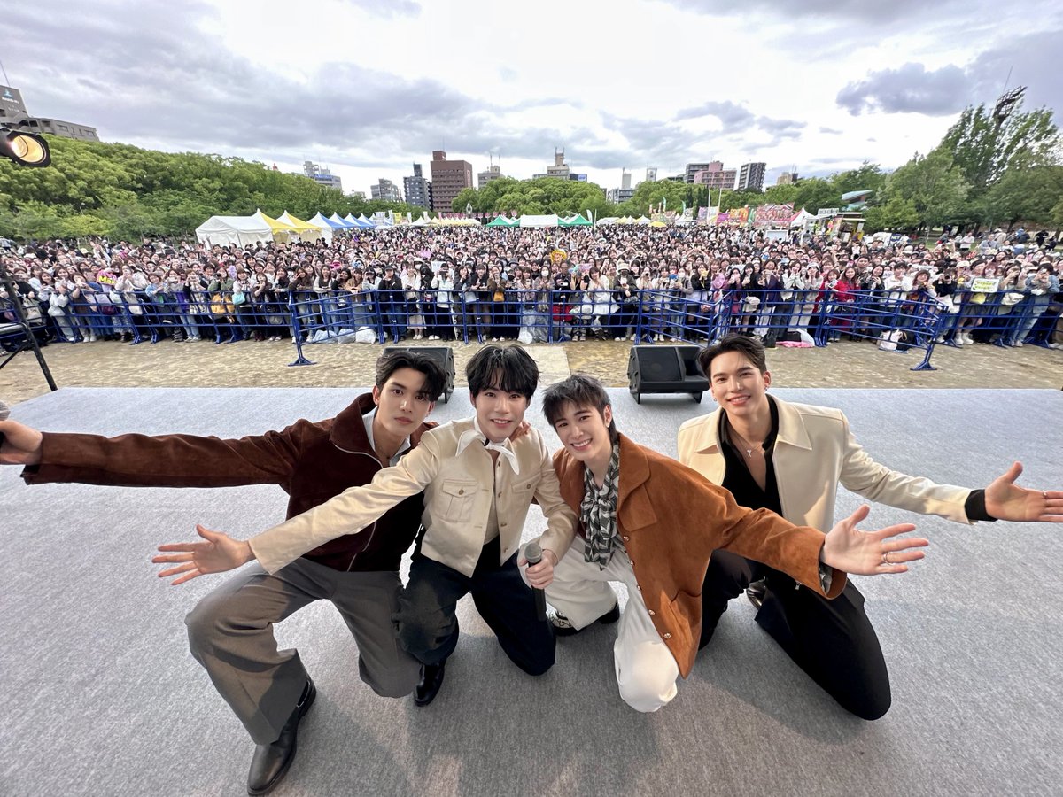 DomundiTV's tweet photo. จบลงไปแล้วสำหรับงาน Thai Festival Osaka Kansai 2025

ขอขอบคุณ @ThailandinOsaka ที่ให้เกียรติ “แม้ก” @mmaxmaxxxx “ณฐ” @natasittttt “เน็ต” @netsiraphop และ “เจเจ” @jj_rcp ได้มาร่วมแสดงโชว์สุดพิเศษ และสร้างความสนุกให้ทุกคนในวันนี้นะคะ 🥰

ขอขอบคุณแฟน ๆ ทุกคนที่มาเจอกัน รวมถึงแฟน ๆ ที่ส่งกำลังใจมาให้หนุ่ม ๆ ดูมันดิด้วยนะคะ 🫶🏻

Thank you everyone for coming to support Max Nat Net and JJ at the “Thai Festival Osaka Kansai 2025”.  See you again next time. 😍✨️

#DMDInOSAKA2025xMaxNat 
#DMDInOSAKA2025xNetJJ
#ThaiFestivalOsakaKansai