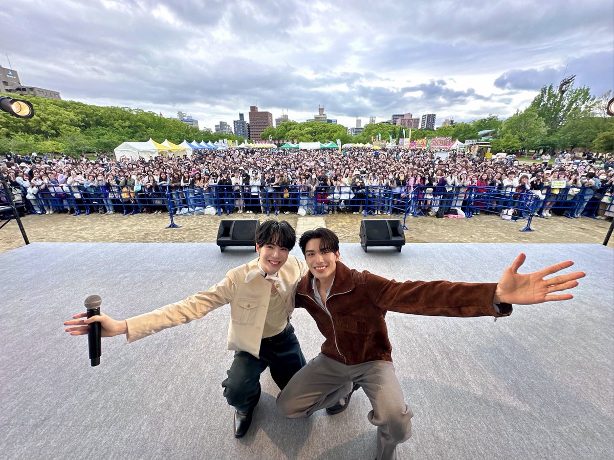 DomundiTV's tweet photo. จบลงไปแล้วสำหรับงาน Thai Festival Osaka Kansai 2025

ขอขอบคุณ @ThailandinOsaka ที่ให้เกียรติ “แม้ก” @mmaxmaxxxx “ณฐ” @natasittttt “เน็ต” @netsiraphop และ “เจเจ” @jj_rcp ได้มาร่วมแสดงโชว์สุดพิเศษ และสร้างความสนุกให้ทุกคนในวันนี้นะคะ 🥰

ขอขอบคุณแฟน ๆ ทุกคนที่มาเจอกัน รวมถึงแฟน ๆ ที่ส่งกำลังใจมาให้หนุ่ม ๆ ดูมันดิด้วยนะคะ 🫶🏻

Thank you everyone for coming to support Max Nat Net and JJ at the “Thai Festival Osaka Kansai 2025”.  See you again next time. 😍✨️

#DMDInOSAKA2025xMaxNat 
#DMDInOSAKA2025xNetJJ
#ThaiFestivalOsakaKansai