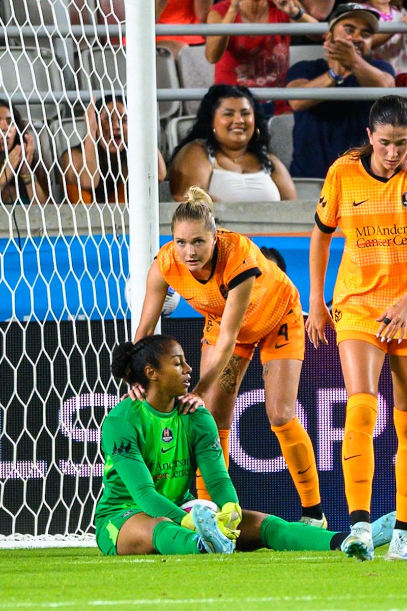 MsKriNT's tweet photo. The @HoustonDash tie BayFC 2-2 in an incredible performance against an intense opponent!! #houstondash #houstonsoccer #nwsl #dashon https://t.co/b5RYLvcflt