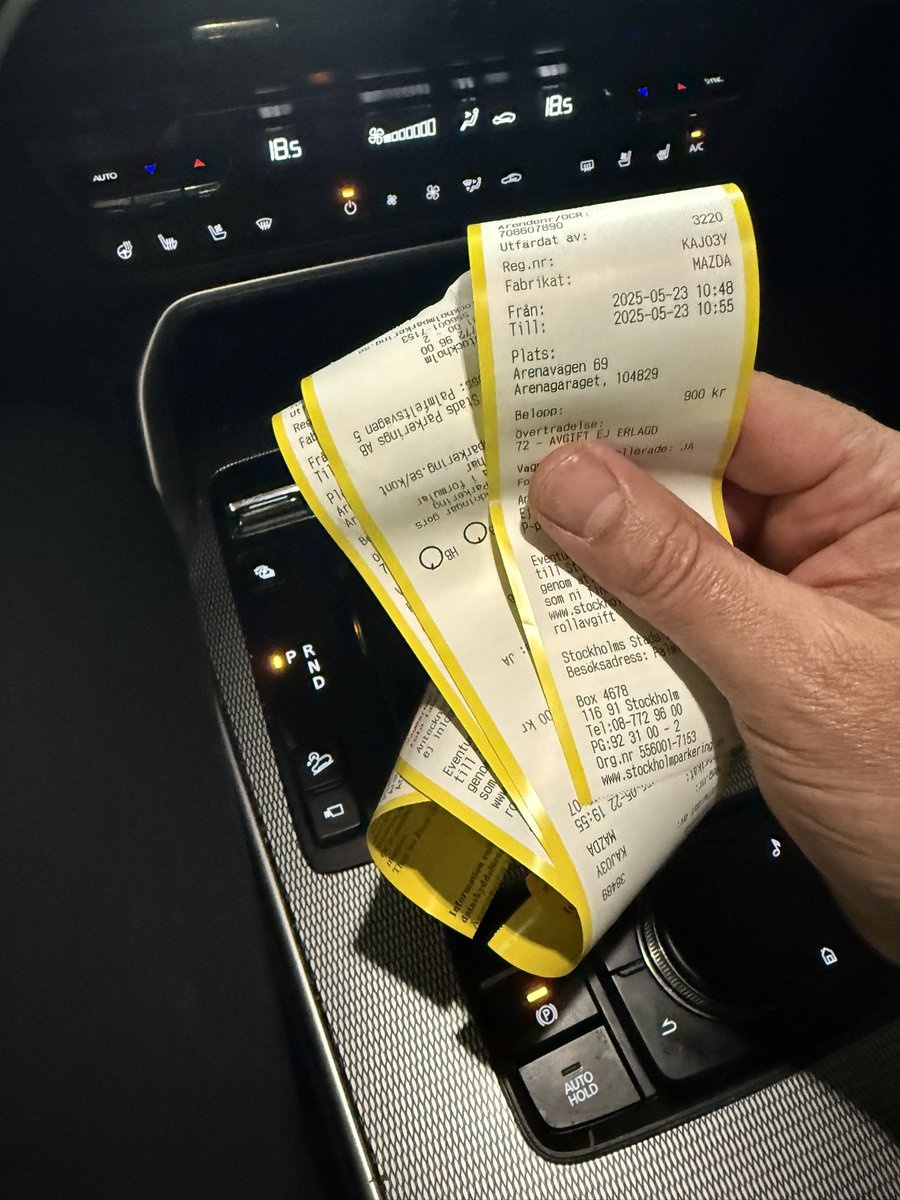 Ibland blir man glad . 5 böter a 900 kr . Har kvittot på min betalning på 1200 kr . Se om det hjälper eller om mina klumpfingrar skrivit fel reg nr .