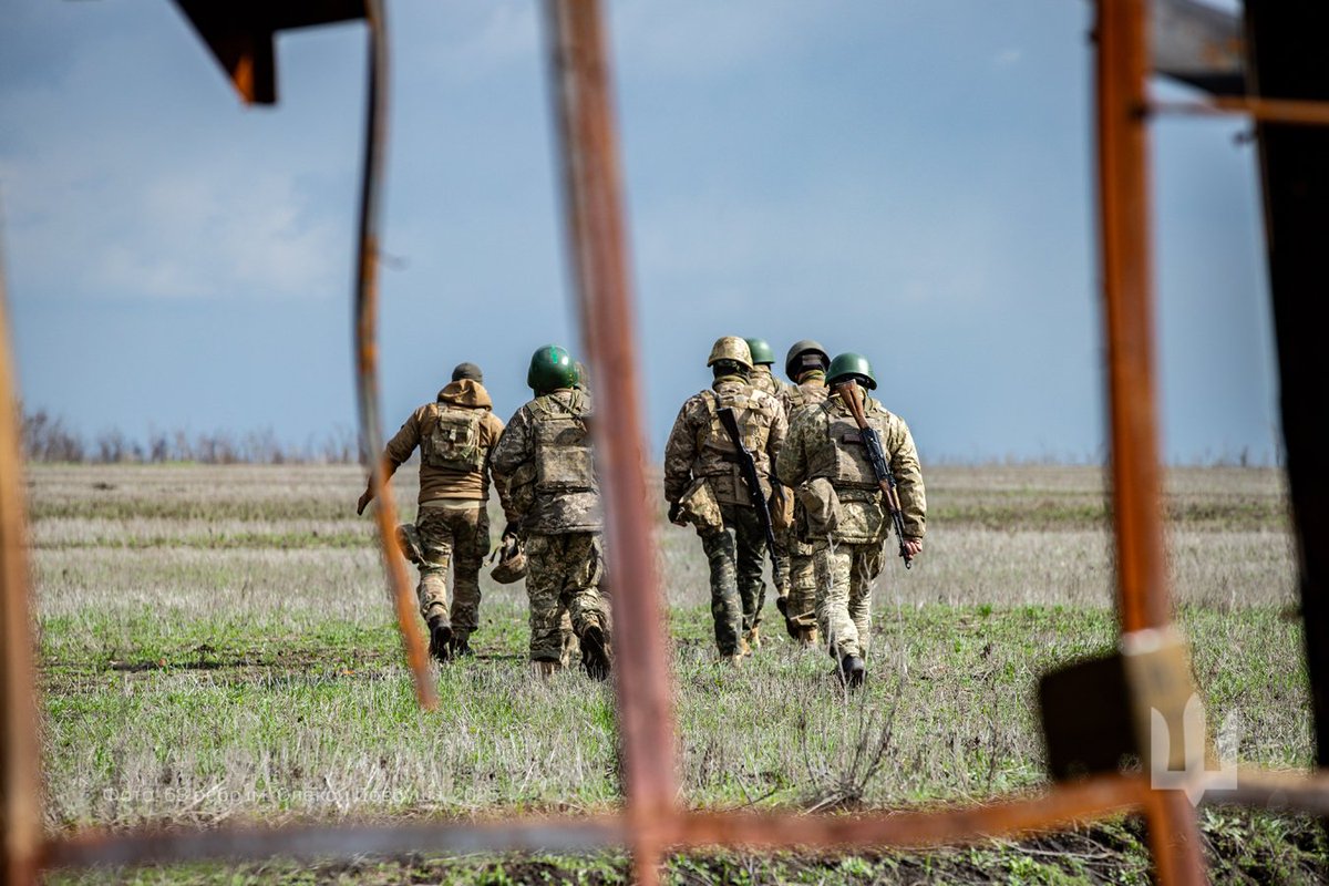 Щоденна праця. Постійне вдосконалення.

Успіх на полі бою починається з тренувального полігону.