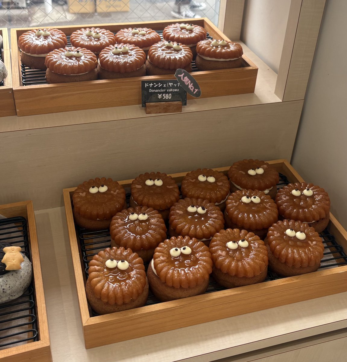 bn__ca__25's tweet photo. 📍cafe guum

ドバイチョコをフィナンシェでサンド‼️
黒ごまラテもトロトロで美味しかった︎^_^

 #カフェ巡り好きな人と繋がりたい 
 #カフェ巡り #日常垢
  #日常垢さんと繋がりたい https://t.co/xklQ26mz69