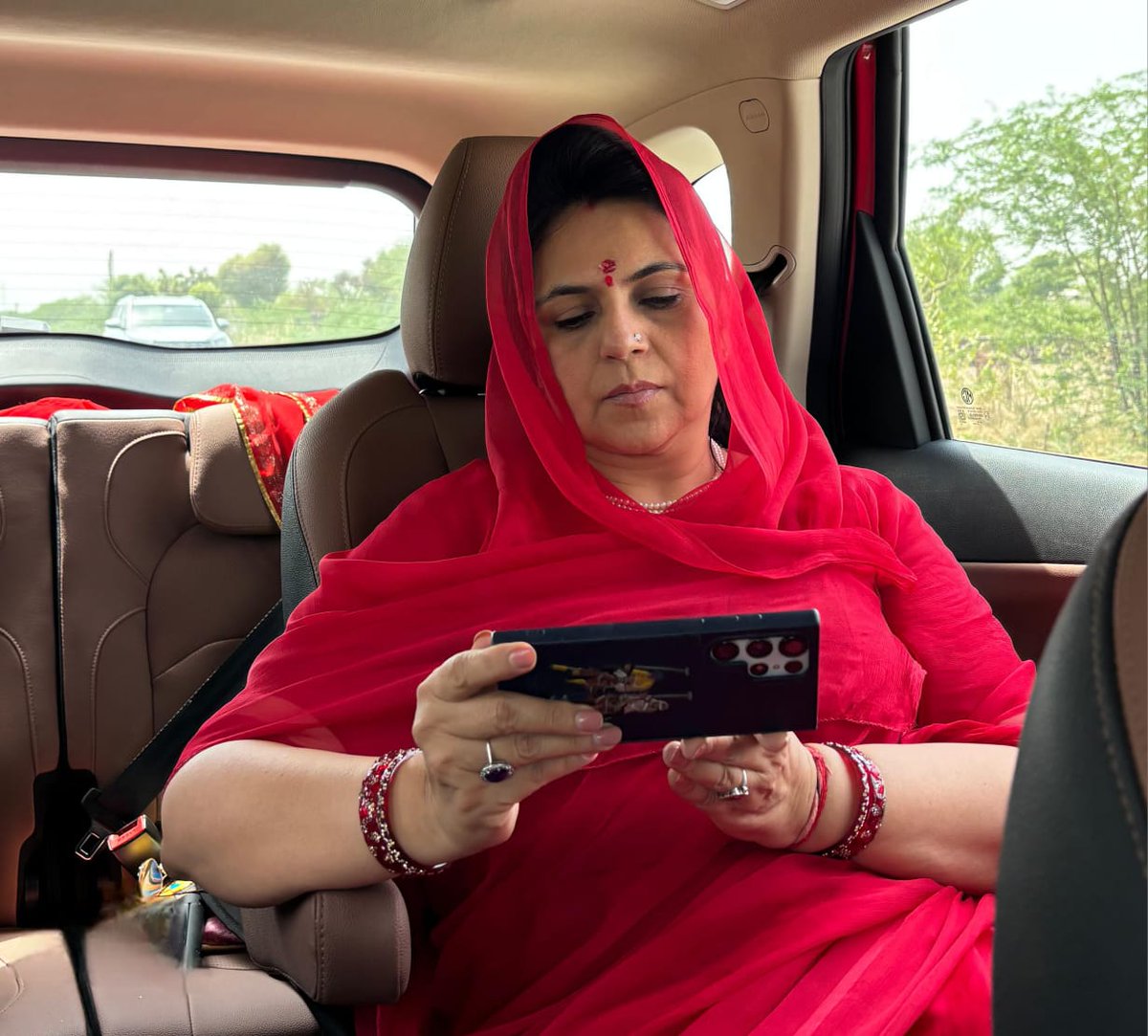 BjpMahimakumari's tweet photo. मन की बात, जन-जन की बात

संसदीय क्षेत्र की जैतारण विधानसभा प्रवास के दौरान गाड़ी में यात्रा करते हुए माननीय प्रधानमंत्री श्री @narendramodi जी के "मन की बात" कार्यक्रम के 122वें संस्करण को लाइव सुना।

#MannKiBaat https://t.co/JIapgA0DbI