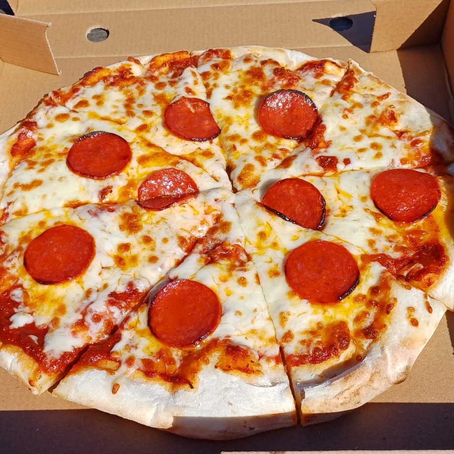 cedarbarn's tweet photo. The train's running and the Airstream trailer's serving delicious breakfast sandwiches and homemade pizzas until 3 pm π
See you soon!
#PizzaPickering #CedarbarnPizza #MiniatureRailwayPickering #GoPickering https://t.co/fWfvg3GG8g