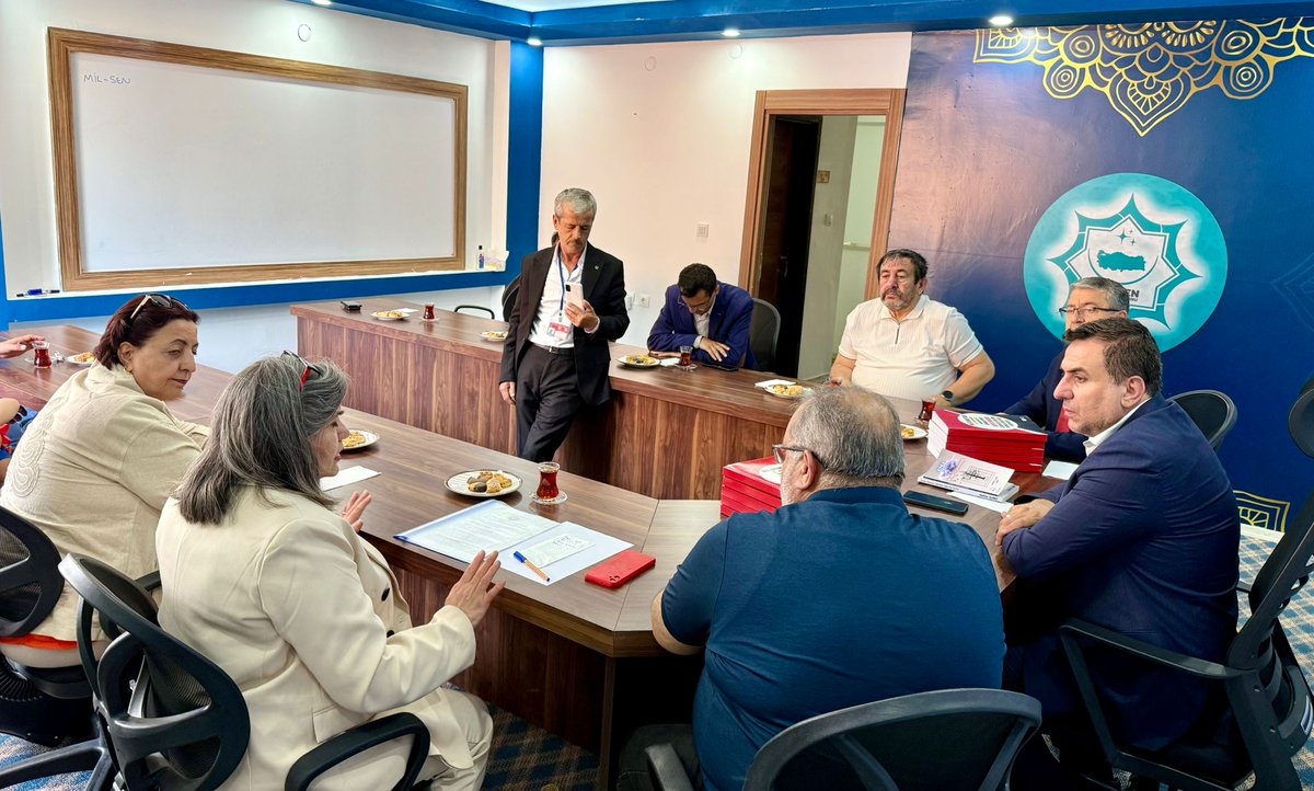 AİLEYİ KORUMA FEDERASYONU'NDAN #MİLSEN'E ZİYARET.

Aileyi Koruma Federasyonu heyeti, Mil-Sen Genel Başkanı Mücahit Çelik ve yönetimini ziyaret etti. Ziyarete Federasyon Başkan Vekilleri Mustafa Elidemir ve Hatice Sunci’nin yanı sıra, Kocaeli Aileyi Koruma Derneği Kurucusu Serdar