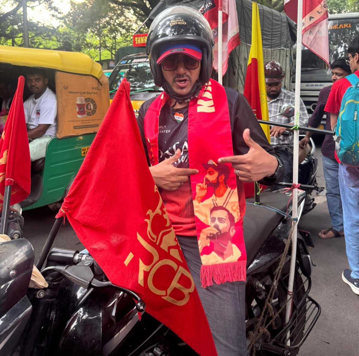 CricCrazyJohns's tweet image. 🚨 RCB FANS, ITS TIME 🚨

The Playoffs are here — no better moment to wrap yourself in passion.   

Grab your Kohli x RCB scarf and let's make history🧣🔥

🧣 15% off
📦 Delivered before Qualifiers
⚠️ Limited stock — don’t miss out
👉 thetifo.in