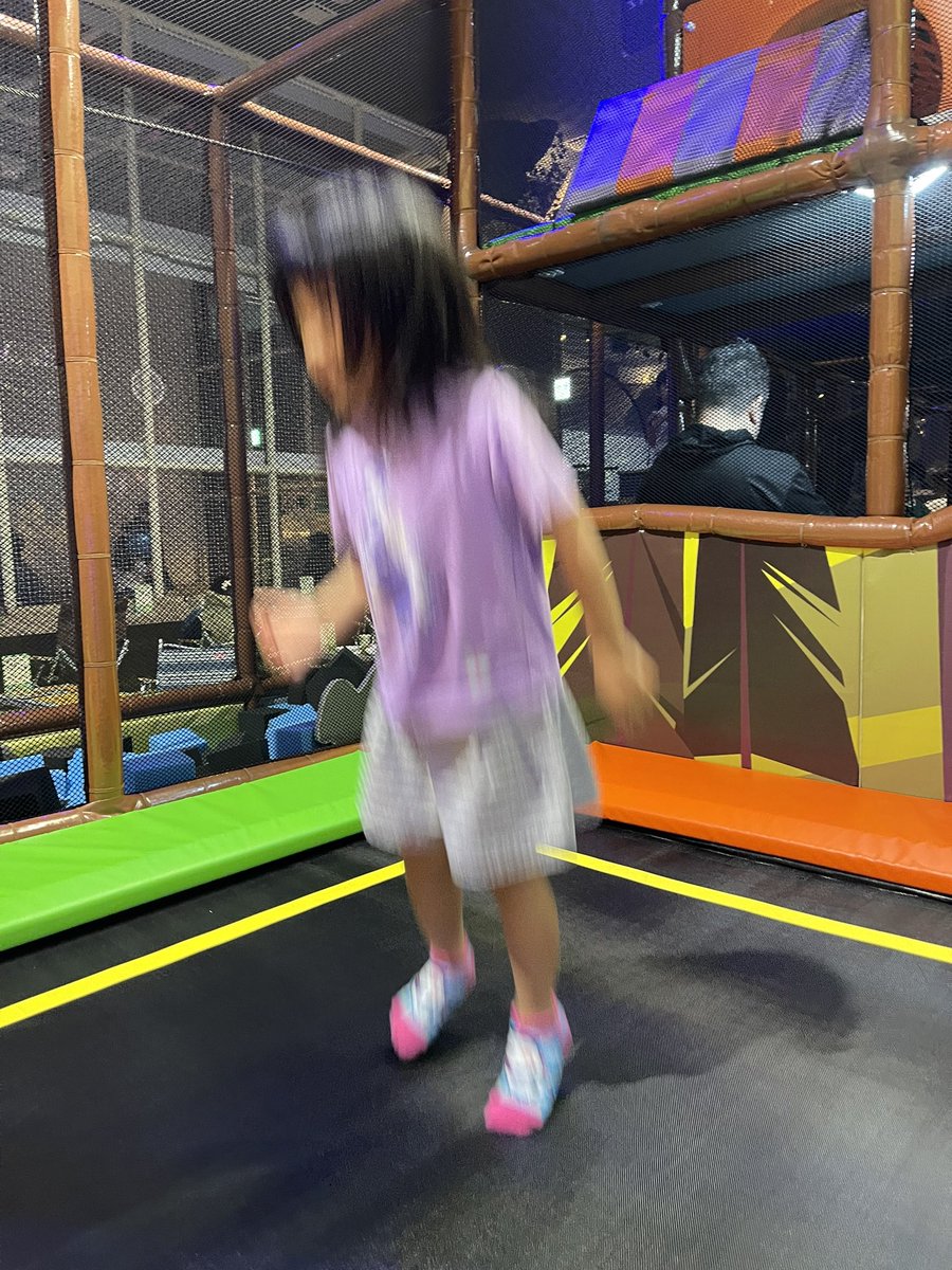 ishizuchsantaro's tweet photo. （イベントから帰ってきて）
子：まだ休みは終わっとりゃせえへんで
山：ひっ
子：聞くとこによるとKITに新しいコーナーができたらしいじゃないか
山：その件ご報告遅くなりまことにも
子：せからしかっ‼️ええけん行くんよ‼️

ということで #KITPLAY #キット砦 へ。
無限に遊べる。 https://t.co/BZsEq9PT2Z