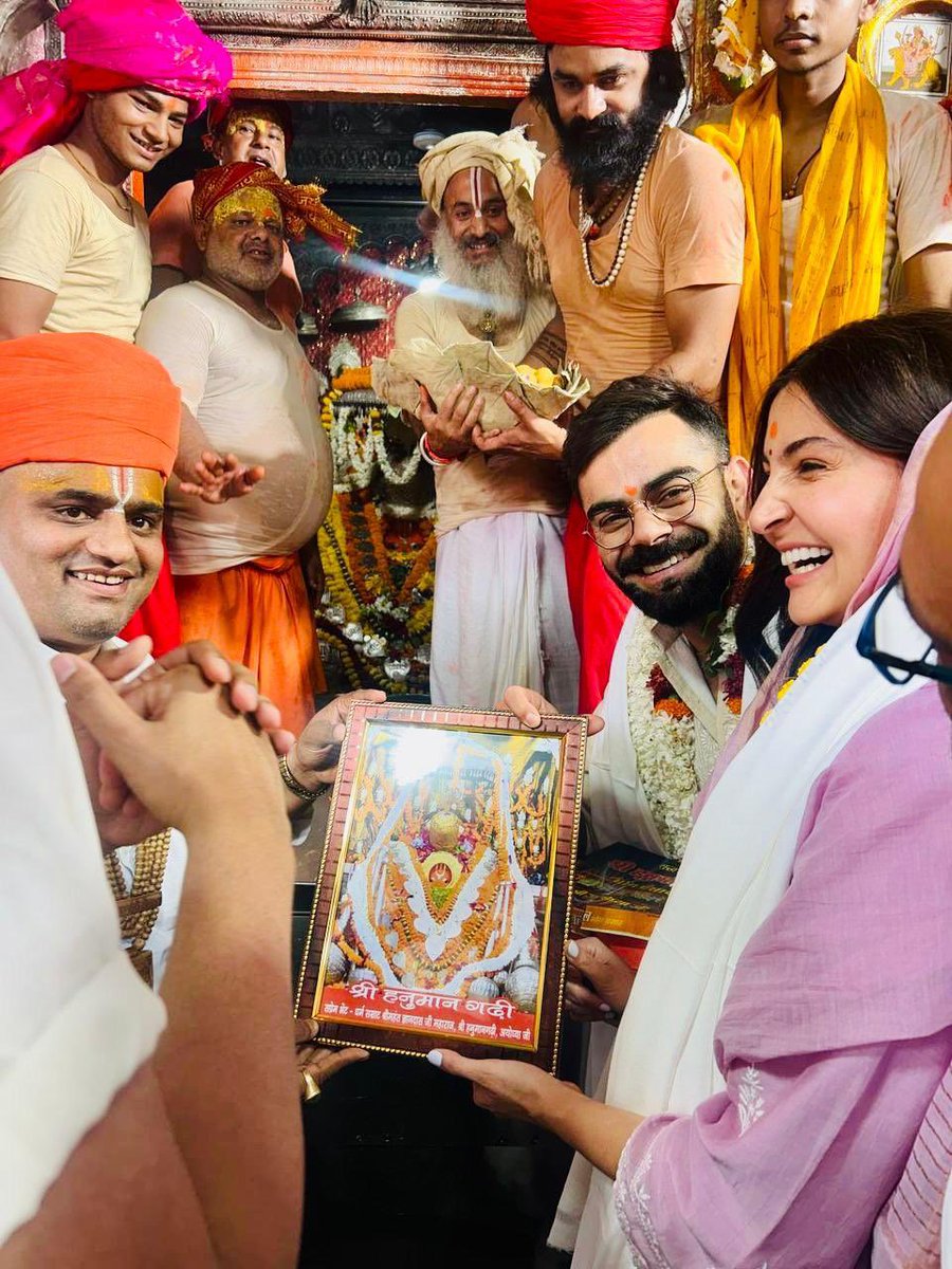 Abhishek Pandey - अभिषेक पाण्डेय (@abhishekpandey2) on Twitter photo अनुष्का शर्मा विराट कोहली ने अयोध्या जाकर हनुमानगढ़ी जाकर पवन सूत राम भक्त हनुमान जी के दर्शन किये
🙏
<a href="/imVkohli/">Virat Kohli</a> <a href="/AnushkaSharma/">Anushka Sharma</a> #Ayodhya अनुष्का शर्मा विराट कोहली ने अयोध्या जाकर हनुमानगढ़ी जाकर पवन सूत राम भक्त हनुमान जी के दर्शन किये
🙏
<a href="/imVkohli/">Virat Kohli</a> <a href="/AnushkaSharma/">Anushka Sharma</a> #Ayodhya