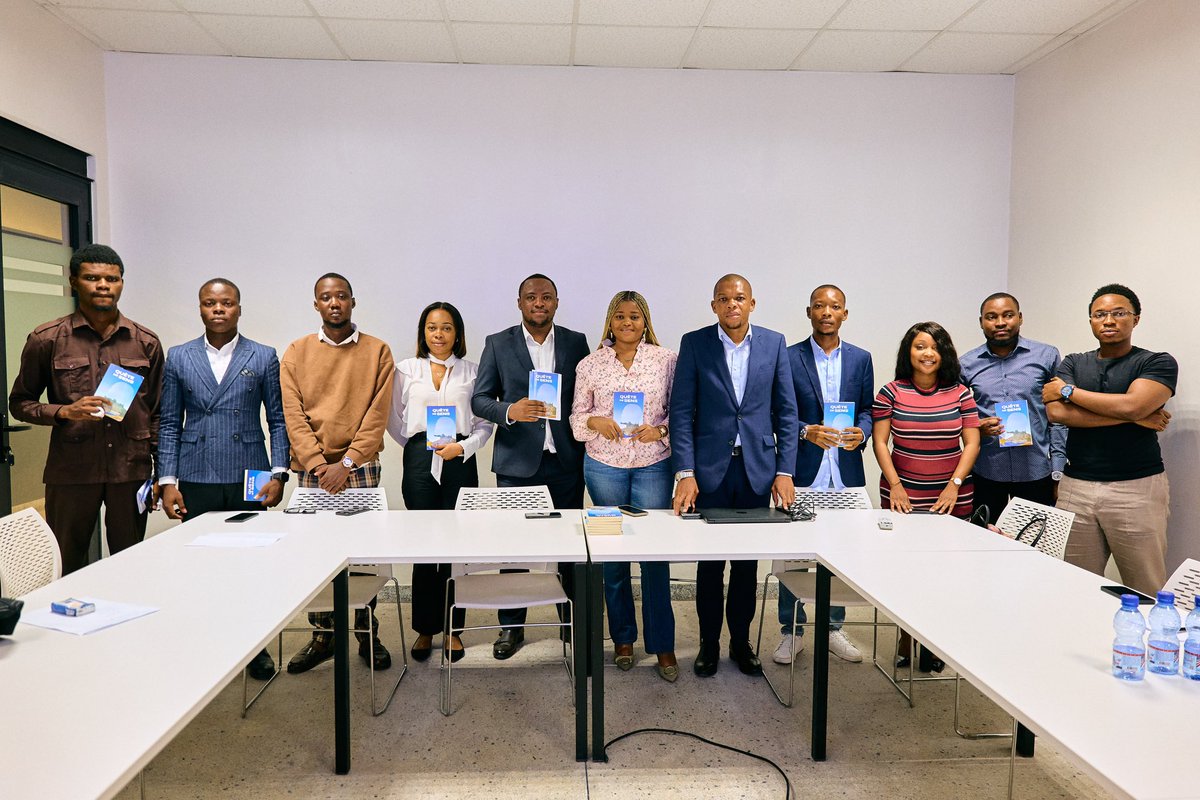 Simeon_5's tweet image. Un autre de ces moments où la pensée respire, où un vent neuf souffle sur les montagnes de l’âme. J’ai dit aux passionnés des idées et des lettres réunis autour de Quête de Sens, que nous sommes les pionniers de la révolution de la pensée en RDC. 

#QDS 👤🇨🇩