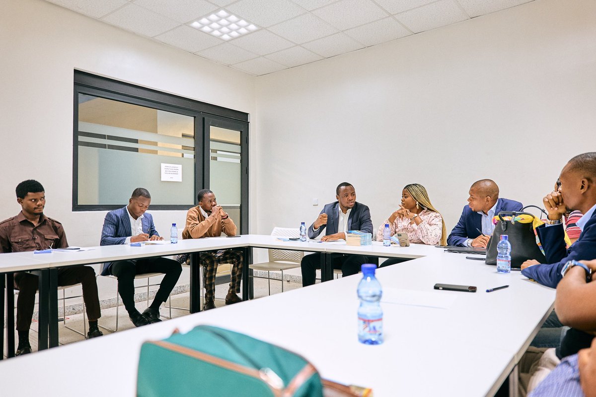 Simeon_5's tweet image. Un autre de ces moments où la pensée respire, où un vent neuf souffle sur les montagnes de l’âme. J’ai dit aux passionnés des idées et des lettres réunis autour de Quête de Sens, que nous sommes les pionniers de la révolution de la pensée en RDC. 

#QDS 👤🇨🇩