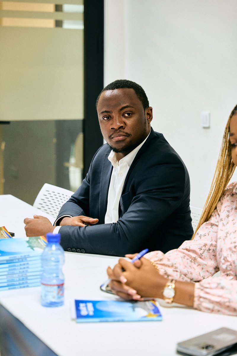 Simeon_5's tweet image. Un autre de ces moments où la pensée respire, où un vent neuf souffle sur les montagnes de l’âme. J’ai dit aux passionnés des idées et des lettres réunis autour de Quête de Sens, que nous sommes les pionniers de la révolution de la pensée en RDC. 

#QDS 👤🇨🇩