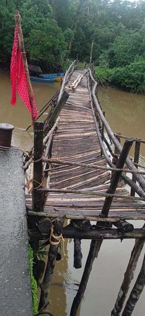 NorthAndaman's tweet photo. Shri. Kamaleshwar Rao S, IAS, Assistant Commissioner Diglipur conducted on-site inspection of the broken wooden bridge at Nischintapur today, i.e, on 25.05.2025 along with area Patwari, JE APWD, Forest Ranger, Pradhan Kalighat and local villagers. Immediate safety measures have https://t.co/gspmDw0O8n