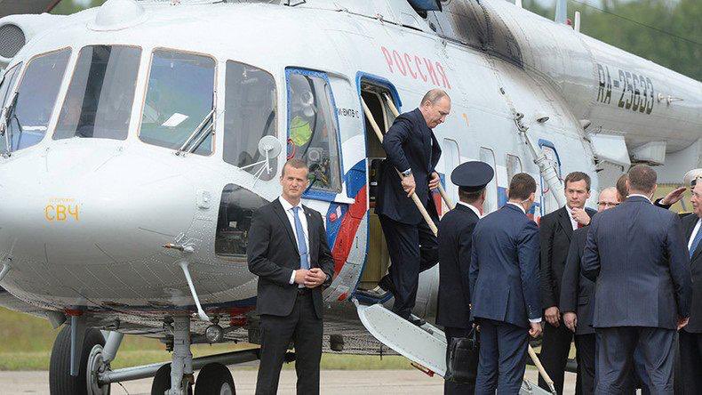 svtv_news's tweet photo. ❗️Вертолет Владимира Путина попал в эпицентр отражения атаки БПЛА на Курскую область 20 мая 

Это произошло во время посещения президентом Курской области. Об этом сообщил командир дивизии ПВО Юрий Дашкин.

«Интенсивность атаки во время пролета борта с верховным главнокомандующим над территорией Курской области значительно возросла», — сказал он в эфире «Россия 24».

��о его словам, российские военнослужащие одновременно вели противовоздушный бой и обеспечивали безопасность в воздухе для пролета вертолета президента.