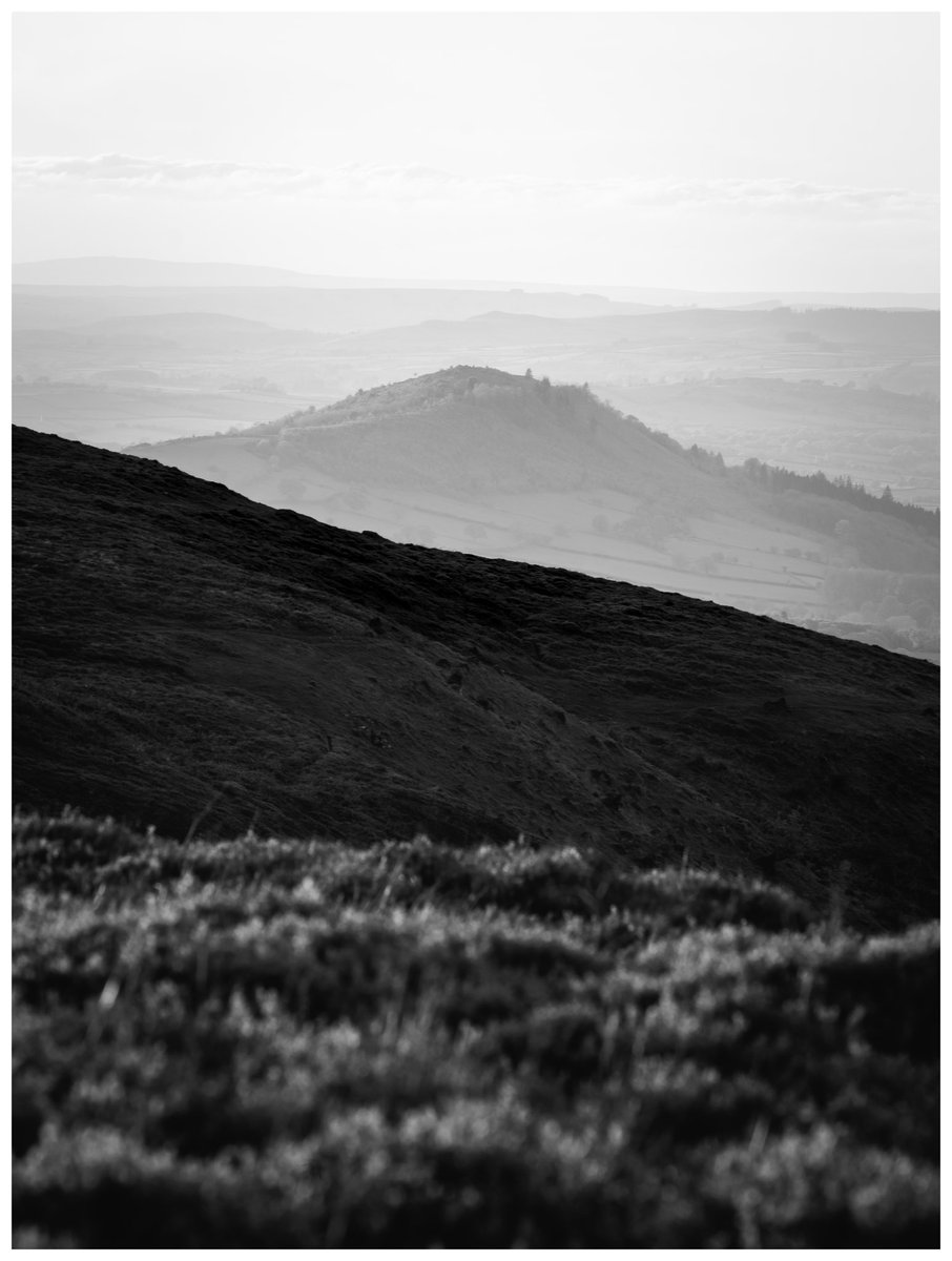 ciaranpalmer94's tweet photo. Enjoying the layers #bnw #monochrone #photography #landscape #wales #penyfan #breconbeacons #lumix #panasonic https://t.co/yOoB3QfQH6