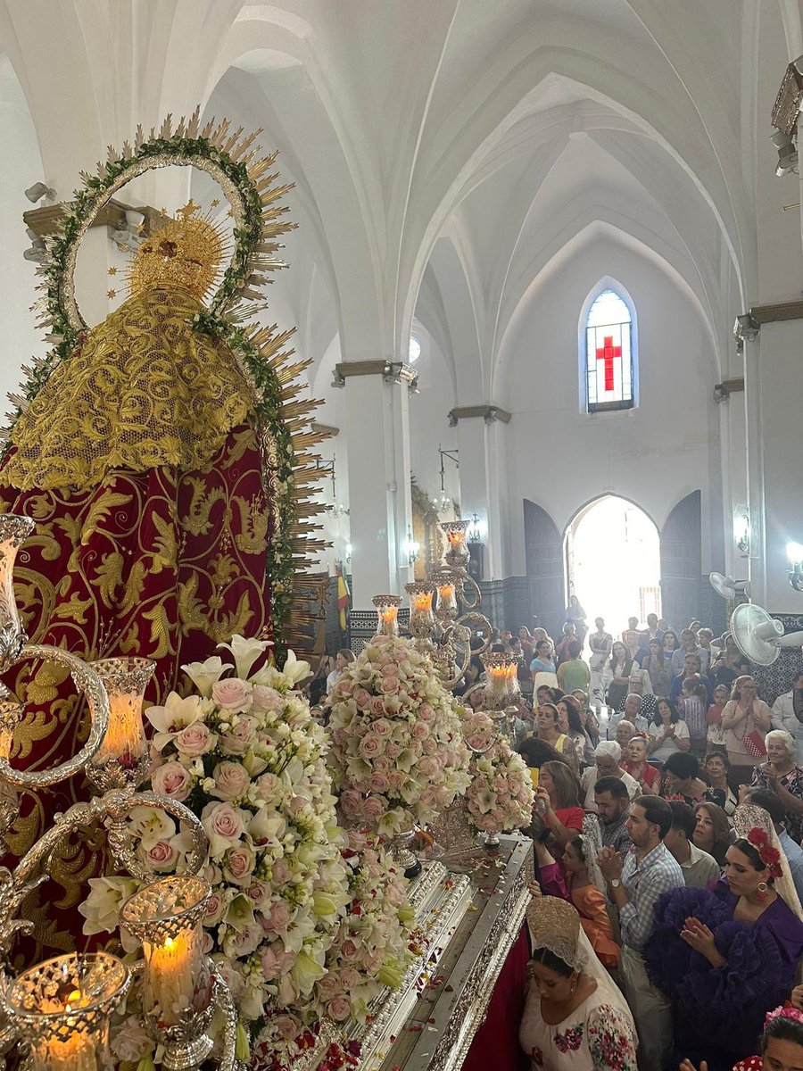 🔴 DOMINGO DE TRASLADO

Huévar tiene en el altar mayor de la parroquia a su Reina y Señora: Nuestra Señora de la Soledad Coronada.

A las doce celebraremos la Misa de Acción de Gracias. Después, la Virgen se paseará por el templo hasta llegar a su capilla.

#SoledadCoronadaHuévar