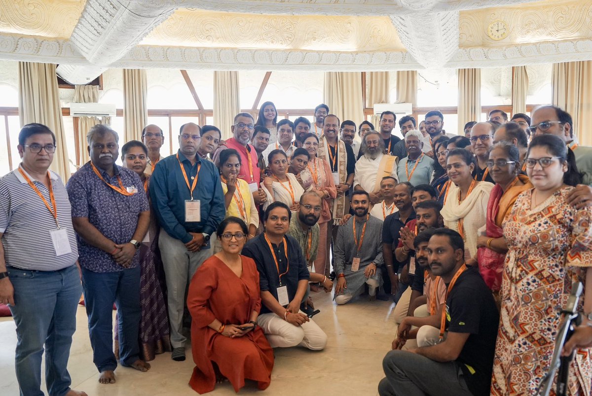 Gurudev Sri Sri Ravi Shankar (@gurudev) on Twitter photo A knowledge session with Mr. Tapan Singhel, MD & CEO of Bajaj Allianz General Insurance and his team members.
<a href="/tapansinghel/">Dr. Tapan Singhel</a>
<a href="/BajajAllianz/">Bajaj Allianz General Insurance</a> A knowledge session with Mr. Tapan Singhel, MD & CEO of Bajaj Allianz General Insurance and his team members.
<a href="/tapansinghel/">Dr. Tapan Singhel</a>
<a href="/BajajAllianz/">Bajaj Allianz General Insurance</a>