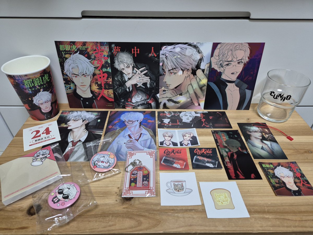 #red_in_a_dream
#오늘은_은호꿈꿔
전화부스가 있어 은호 목소리를 들을 수 있어 행복했던 몽중인카페!
플리들이 많아서 모든 곳을 찍지는 못했지만 열심히 눈에 담으려고 여러번 봤다😆
콜라스티커는 진짜 생각하지 못한 곳에 있어 놀랐네🤣🤣
<a href="/HbdEunho0524/">몽중인(夢中人) : 2025 은호 생일카페</a> 님 감사합니다!