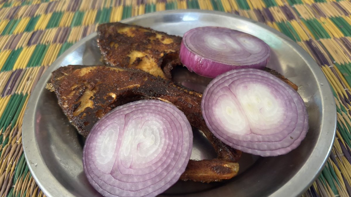 ரொம்ப நாளா முயற்சி செஞ்சி பாக்கனும்ன்னு இருந்த <a href="/CookdOfficial/">Cookd</a>  ஆம்பூர் பிரியாணியும் மீன் வருவல் மிக்ஸும் முயற்சி செஞ்சிட்டேன்… சுவை உண்மையாவே மிக அற்புதம். நான் தான் பிரியாணில தண்ணி கொஞ்சம் கூடுதலா விட்டுட்டேன். ஆனா சுவைல எந்த காம்ப்ரமைஸும் இல்ல…