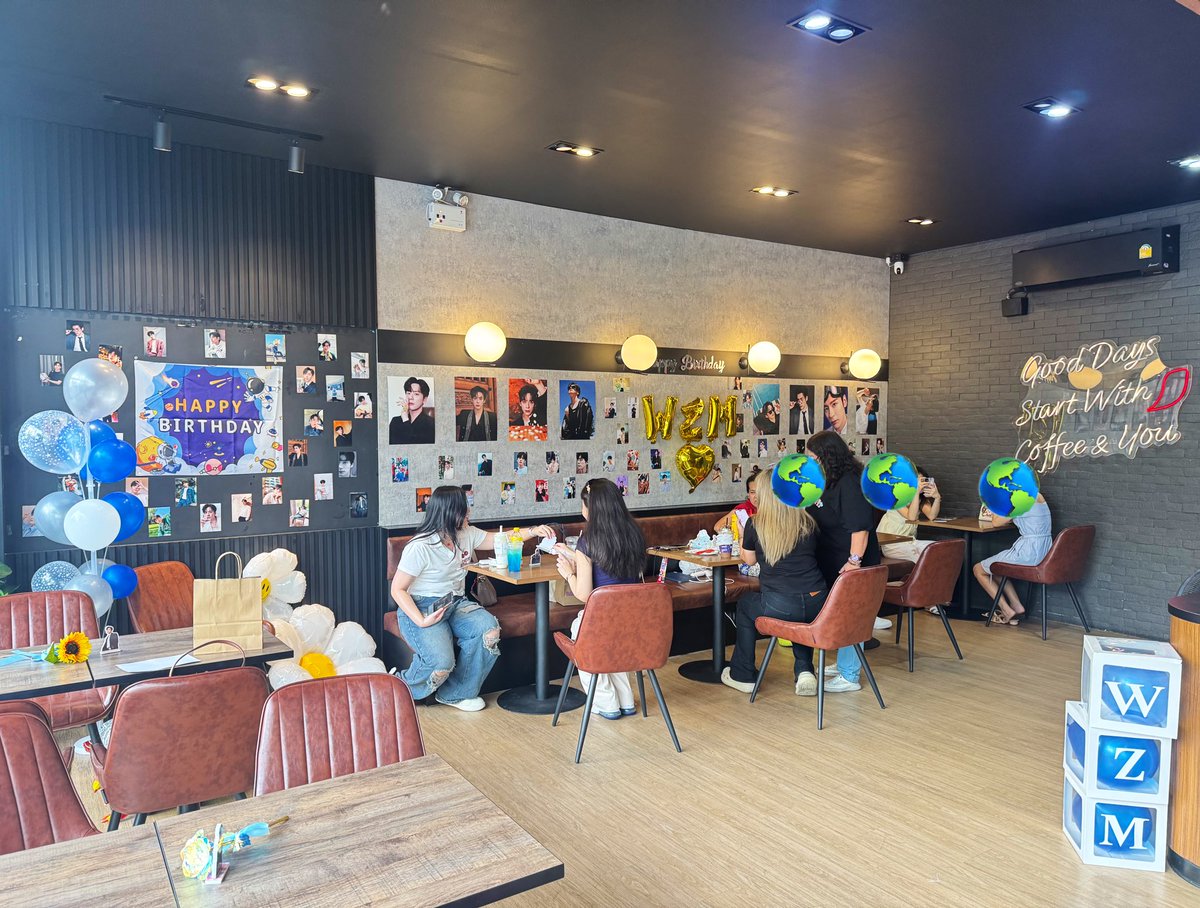 Psol_1105's tweet photo. จะกินเค้กกับจับ lucky draws กันแล้วน้าา มาเร้ววว💙

Cafe Project Birthday #Weizheming 🎂 
📌Nescafé สามย่าน 23-35 in 🇹🇭
Cr. Project @WeizhemingTH 
#เว่ยเจ๋อหมิง #WeizhemingDay #魏哲鸣Miles #魏哲鸣 @WzmOfficial_ https://t.co/Dwhl0wfSOe