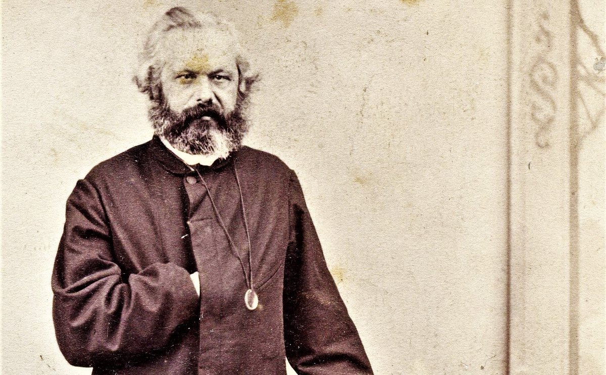 Cem Eroğul Hocamızın Marx'ın 18 Brumaire'i üstüne çok önemli bir makalesi Socialism and Democracy'de yayınlandı

Makale Marx'ın kuramsal çerçevesini belirli bir tarihi olaya nasıl uyguladığının ve diyalektik yönteminin olağanüstü güzellikte bir incelemesi

tandfonline.com/doi/full/10.10…