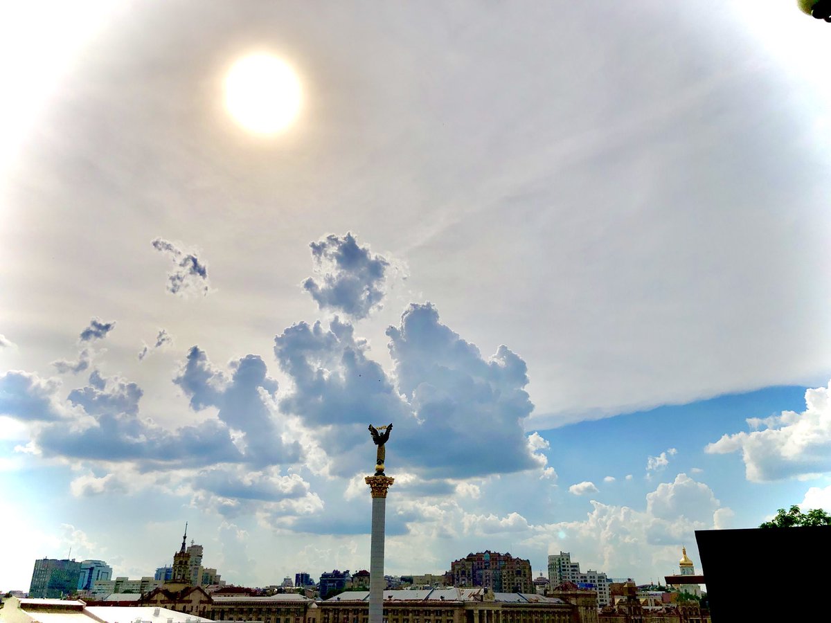 SlunkoR's tweet image. Попри все.
Місто сьогодні святкує.
З днем Києва!