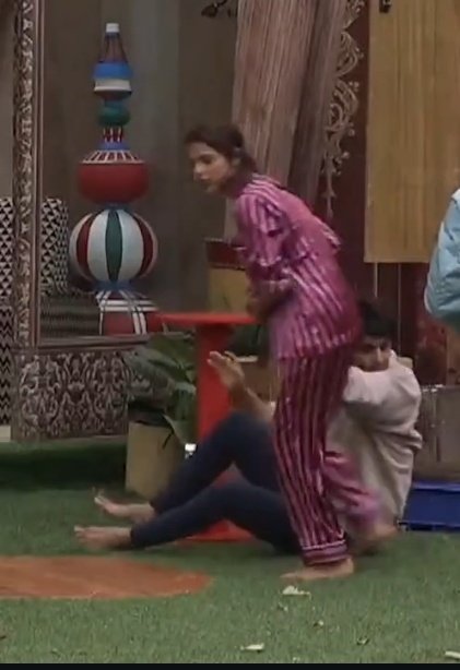 Ankit ko dard mei yeh kabhi nhi dekh paati hai, har waqt uski care karna !

"Mai Kabhi Nahi Chahti Ki Uski Aakhon Mei Aasu Aaye"
"Mujhe Ankit Ki Khushi Se Pyaar Hai" 
"Woh Hota Hai Toh Mujhe Sukoon Milta Hai"