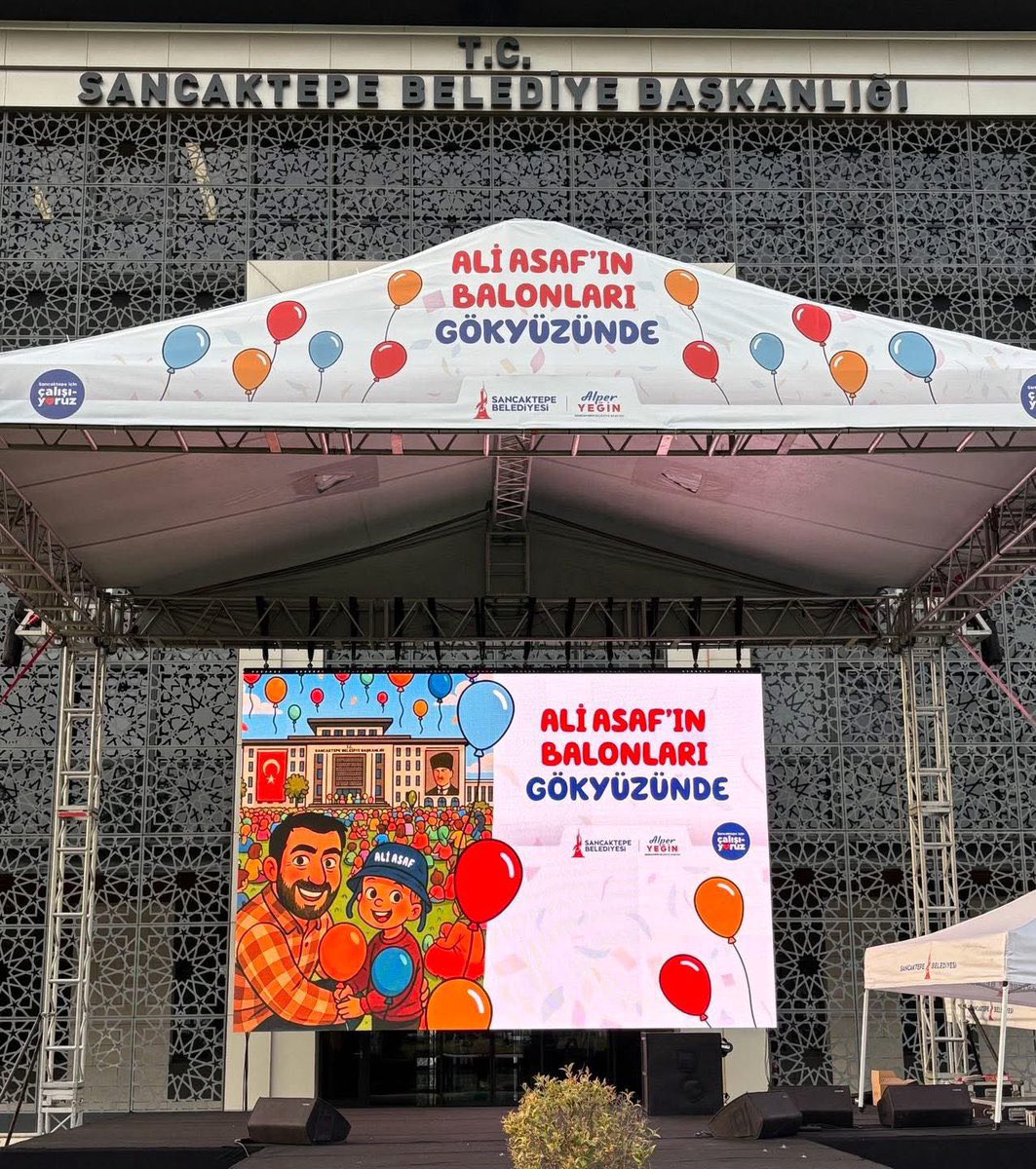 vmhaber's tweet photo. Kanseri yenen minik Ali Asaf için Sancaktepe Belediyesi önünden balon uçurulmasına 2 saat kaldı.🎈 https://t.co/9RjwlV8RKf