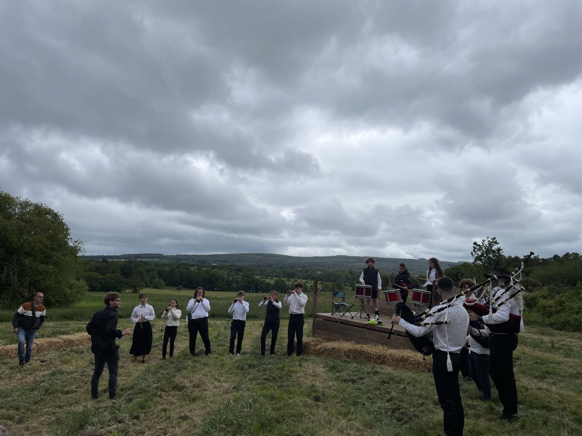 alexisb0uchard's tweet photo. Hier c’était la 10e édition de la marche gourmande de Brocéliande à #Concoret. Plus de 2000 participants et de nombreux bénévoles mobilisés. Un très bon moment au cœur des sites emblématiques et des légendes du pays de Merlin l’Enchanteur. https://t.co/3yj1vHDCxA