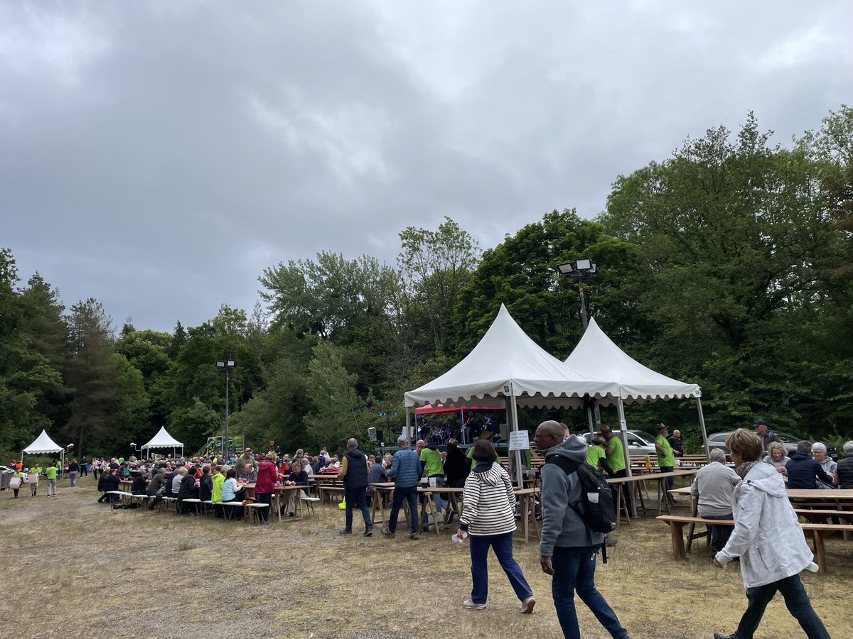 alexisb0uchard's tweet photo. Hier c’était la 10e édition de la marche gourmande de Brocéliande à #Concoret. Plus de 2000 participants et de nombreux bénévoles mobilisés. Un très bon moment au cœur des sites emblématiques et des légendes du pays de Merlin l’Enchanteur. https://t.co/3yj1vHDCxA