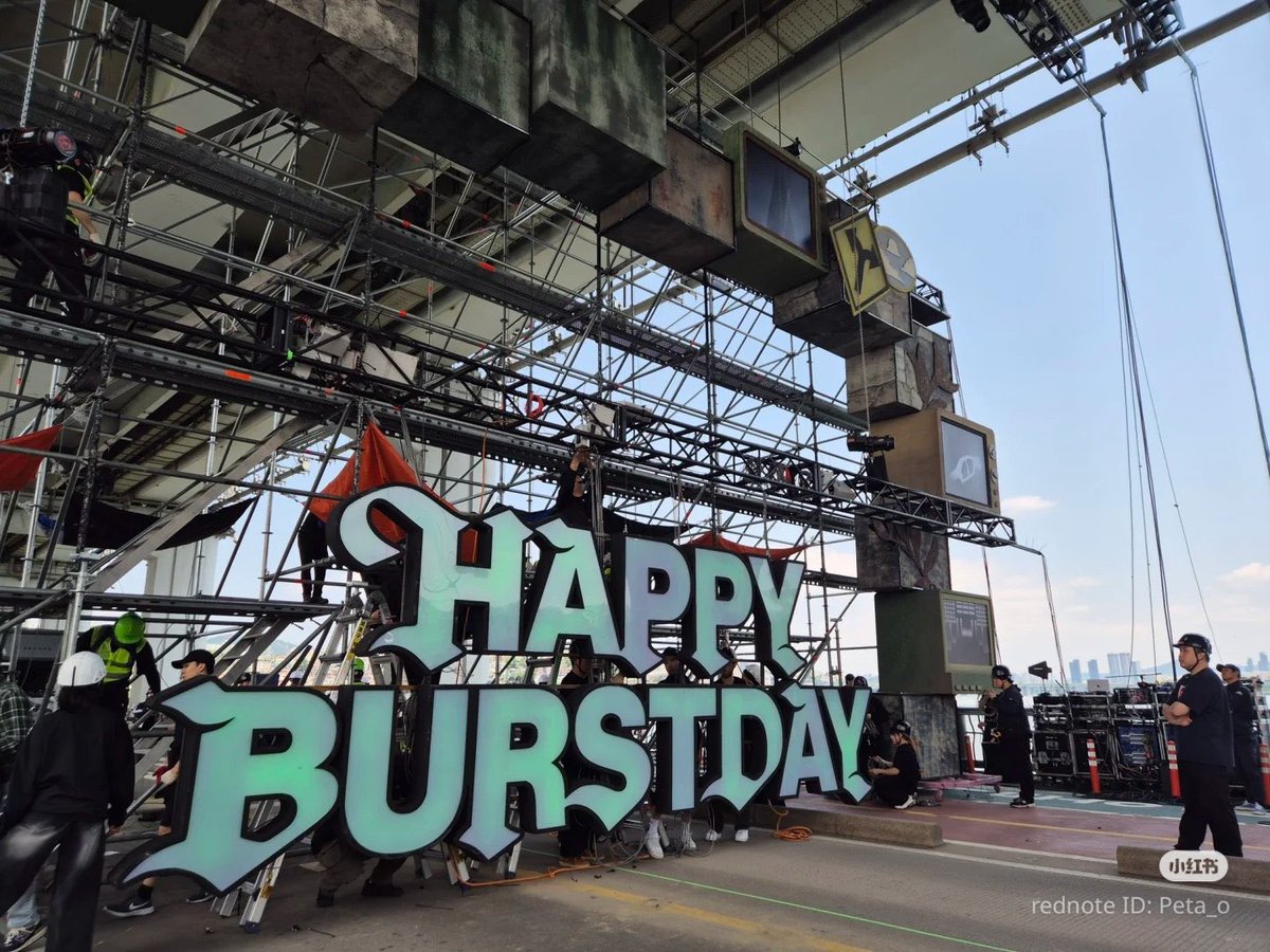 v3rmin_ck's tweet photo. BURST STAGE LIVE IS HAPPENING IN 1 HOUR!!

DROP THE TAGS CARATDEUL

SEVENTEEN HAPPY BURSTDAY STAGE
#세븐틴_10주년에즐기는_BURST무대
#SVT_HAPPY_BURSTDAY_STAGE
@pledis_17 https://t.co/MOUN58KElJ