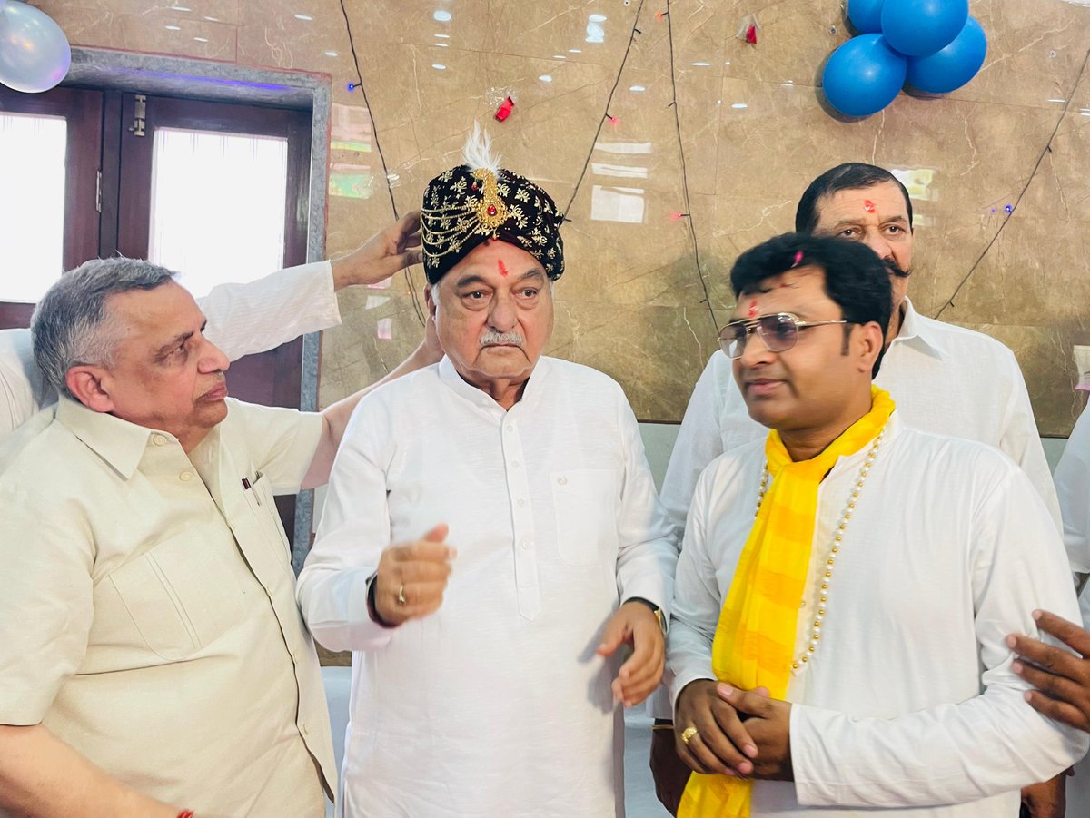 BhupinderShooda's tweet photo. बहादुरगढ़ के सनातन धर्म मंदिर में शिव परिवार मूर्ति प्राण प्रतिष्ठा में शामिल हुआ और पूजा अर्चना कर आशीर्वाद प्राप्त किया। https://t.co/02IqoxdcET