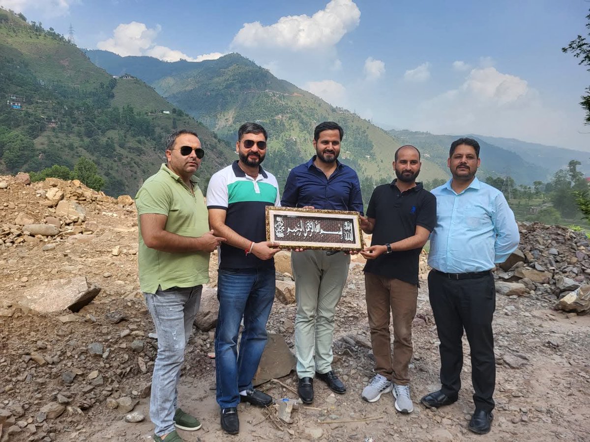 BorderWelfareOr's tweet photo. Visited Poonch to meet families affected by cross-border shelling—an emotional yet inspiring experience. Honoured to meet Mr. Mohammad Sayeed (ACR), a dedicated officer serving selflessly. True example of duty and courage.
#ServiceAboveSelf #PoonchVisit #Inspiration #honour https://t.co/1OvRJ1SPJ4