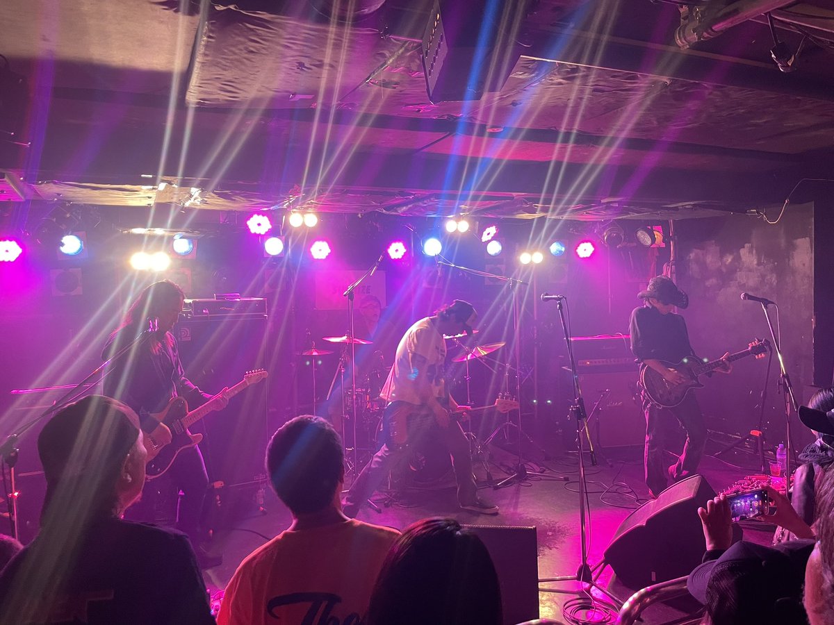 TOKYO DOOM FEST Vol.2
本祭2日目

名古屋からCROCODILE BAMBIE
キャッチーなメロディと乾いたリフ
トランス感覚も忍ばせたサウンドはかなりトリップ感も強く心地よく脳の皺に染み込んでいく