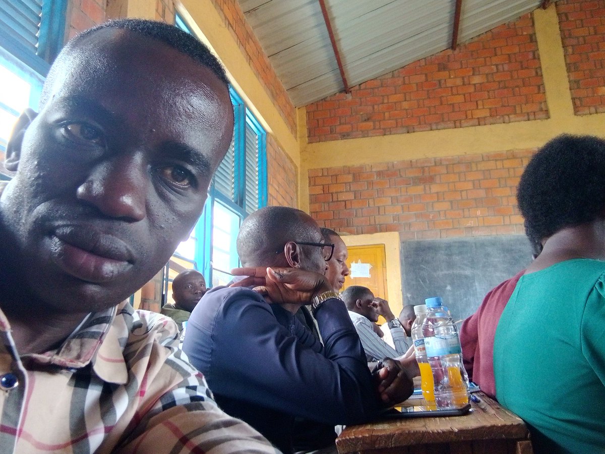 MUPENZIcleve2's tweet image. Uyu kunsi turasoza amahugurwa
Ya Save the children yaberaga #GSRwimiyaga
#youth_Volunteers 
#Inzu
#Uhagarariye ababyeyi
#abayobozi bi bigo bya mashuri