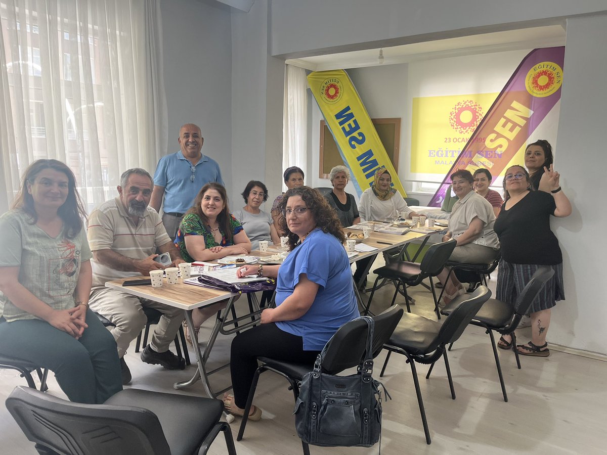 Panelimizi Gerçekleştik: 
🔴Sağlık Emekçileri ve Kadın Mücadelesi 
🔴Sağlık Emekçilerinin Hukuki Hakları

Sağlık emekçilerinin karşılaştığı hukuki zorlukları ve olağanüstü dönemlerde kadınların direniş yollarını düzenlediğimiz panelde konuştuk.

<a href="/sesgenelmerkezi/">SES Genel Merkezi</a>