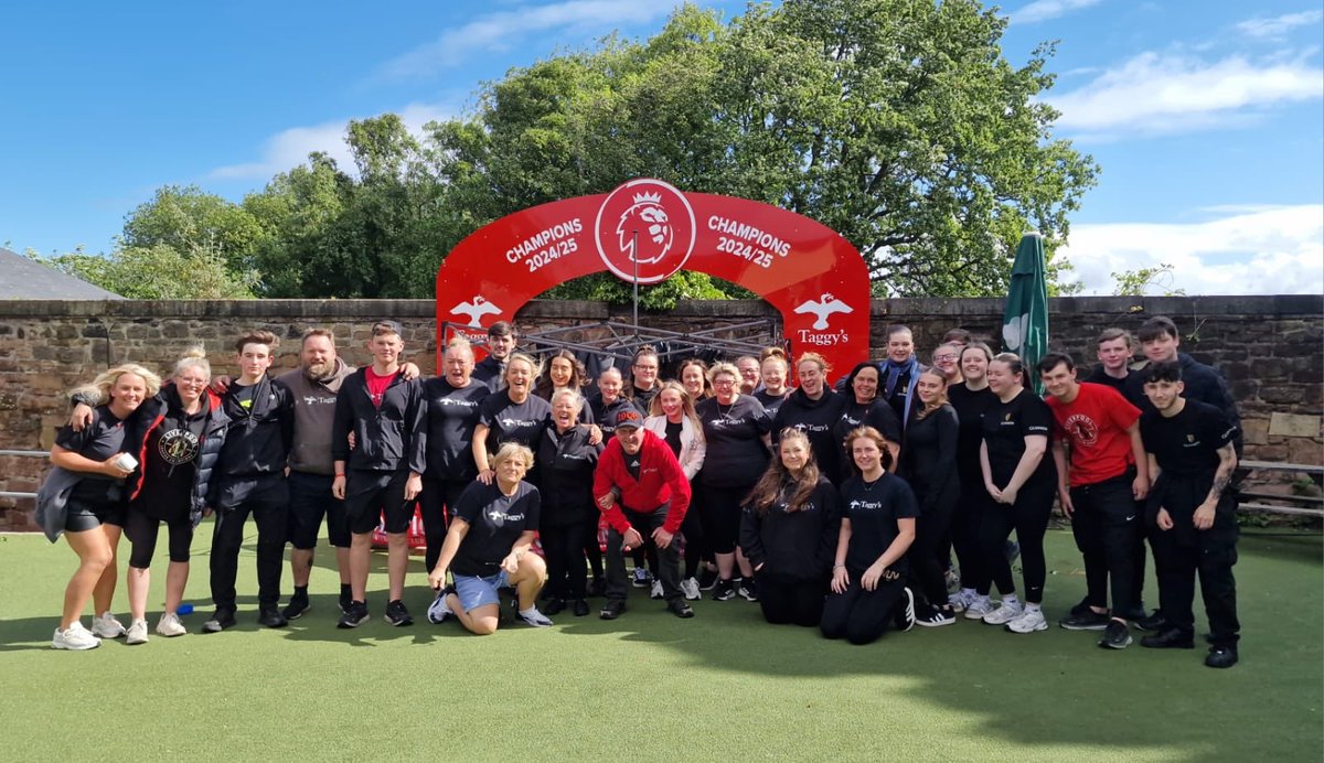 This gang.... 😍

Be patient today please.
Can recommend to buy beer buckets with ice as it saves you queing a lot 👍🏼

Enjoy your day and NO FLARES!