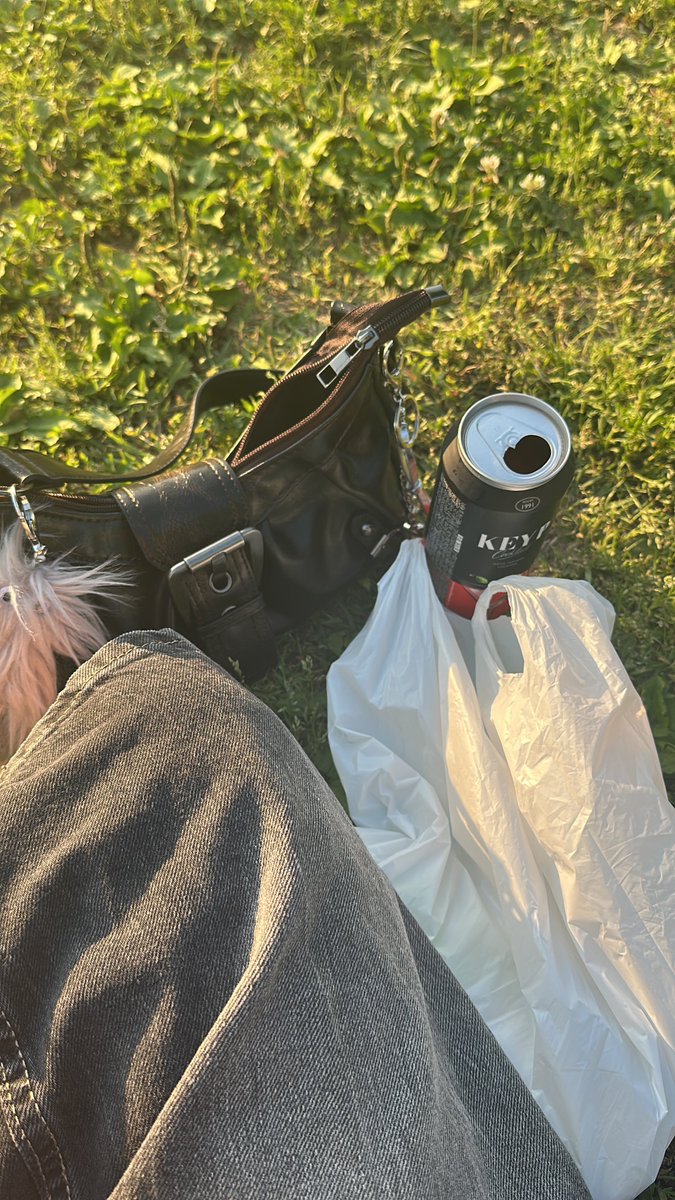 milfhunterlaura's tweet photo. guys this shit smells so bad #sorrykey https://t.co/tyiazMe5Yi