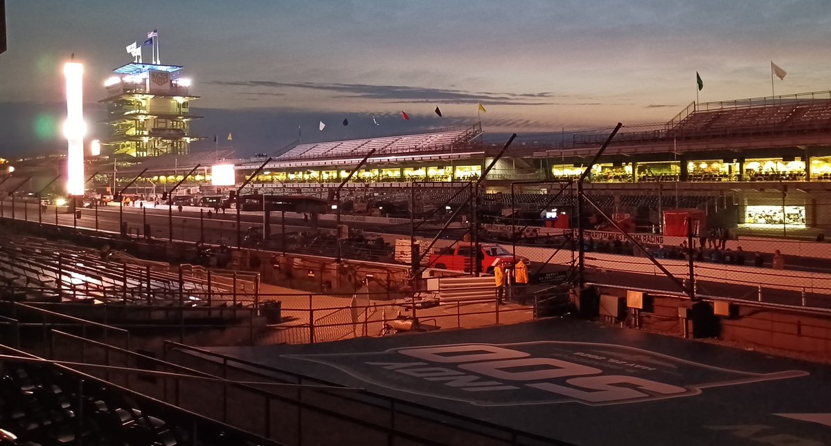 dchunt02's tweet photo. Happy Race Day!  #Indy500 #INDYCAR https://t.co/s0xKyq2za9