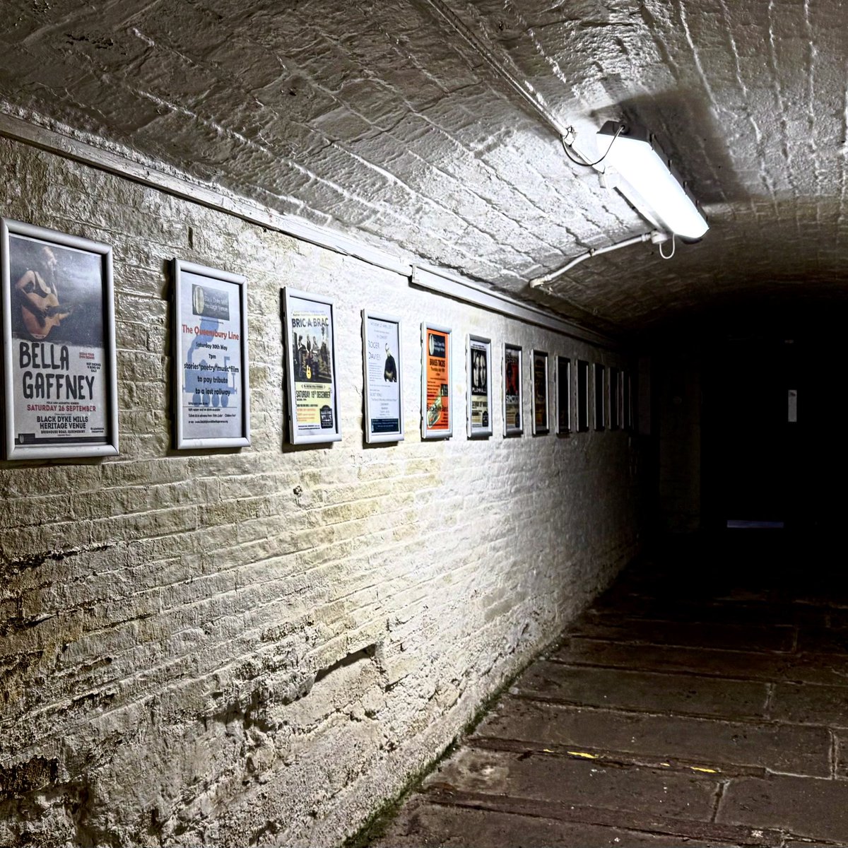sarahmcquaid's tweet photo. #BlackDykeMills #BlackDykeVenue was the 2nd venue in a former #textilemill I’ve played in 3 days (the 1st being @leighfilmfactory on Thurs) & once again it was a fantastic space to perform in — if there are any more empty textile mills out there, I hope they all get made into -> https://t.co/ckfA5KLpx9