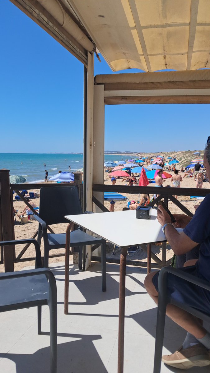 MrWayneGarton's tweet photo. Taking the folks for a coffee by the beach before I go for prematch pints #TerraceView #UTV https://t.co/2sSC7SqxLw