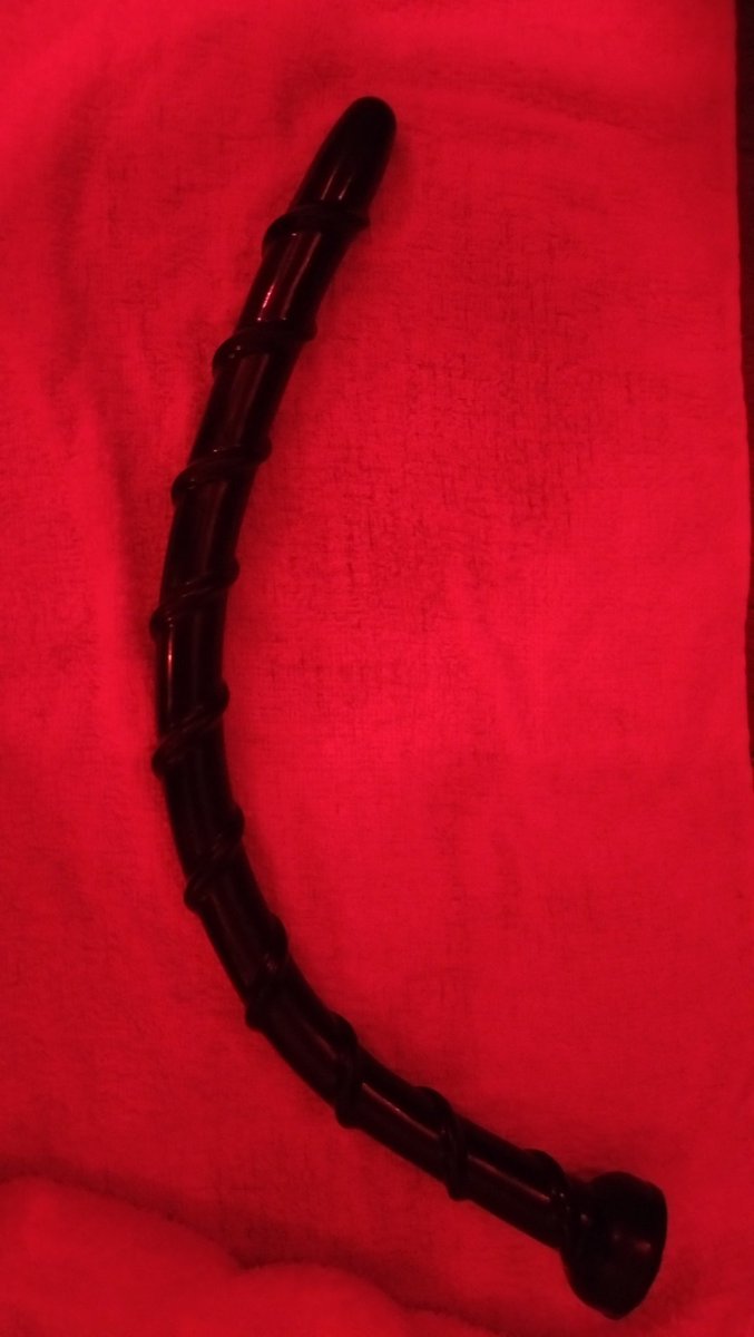 AZで遊んできました。
初めましての方で、縛りとかは無かったのですが、お尻をいじって欲しいと。写真のこれを入れてみたいと言うので、ちびちび入れてみたら、まぁ入る入る。根元寸前くらいまですっぽり入り、気持ち良いとのこと。で、入れたまましごいていかせました。ずっとビンビンでした。