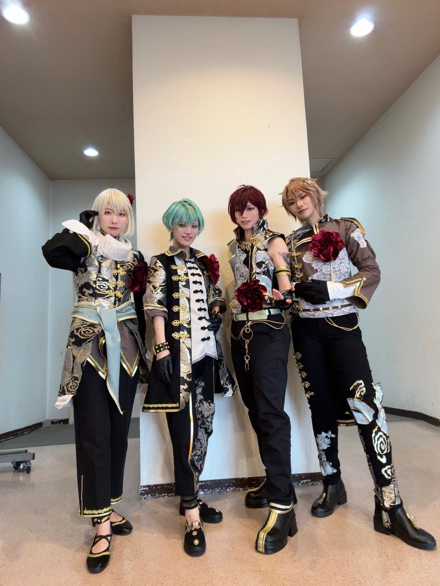 mayunkel's tweet photo. #コスダン #酒クズール で踊らせていただきました！！衣装4人分作ったよ…私のレイヤー人生史上いちばん頑張って…ほんとに頑張って……いまアフターの酒が本当にうまい　着た姿見て本当に嬉しかったありがとう、可愛過ぎる😭😭😭 https://t.co/3nvRjW4wTY