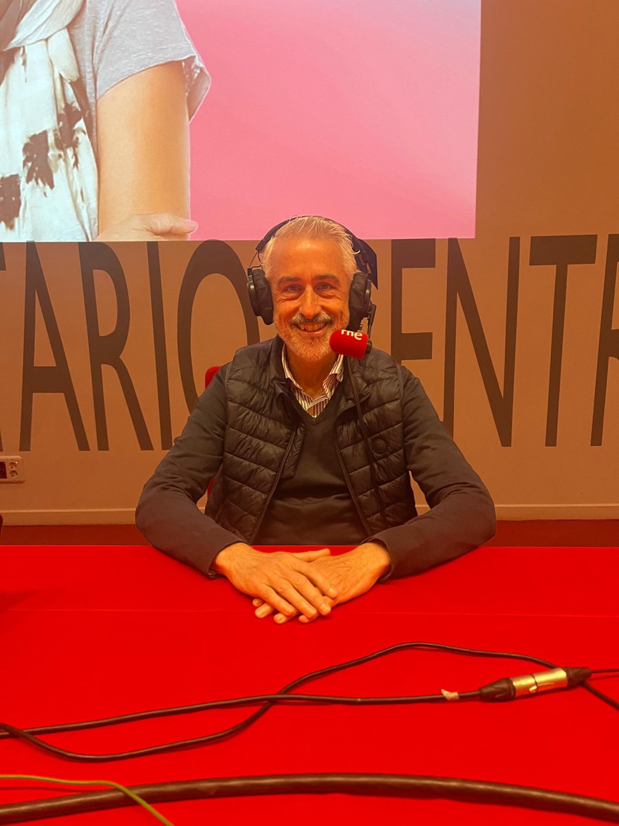 No es un día cualquiera | RNE (@neudc_rne) on Twitter photo Los riñones sirven para producir orina, producto de desecho. Las enfermedades renales crónicas acompañan siempre. Una de cada siete personas la padece. Nos acompaña el presidente de la <a href="/SENefrologia/">S.E.N. Nefrología</a> Emilio Sánchez. Y hablamos con Adriá Montoro, donante de riñón a un desconocido. Los riñones sirven para producir orina, producto de desecho. Las enfermedades renales crónicas acompañan siempre. Una de cada siete personas la padece. Nos acompaña el presidente de la <a href="/SENefrologia/">S.E.N. Nefrología</a> Emilio Sánchez. Y hablamos con Adriá Montoro, donante de riñón a un desconocido.